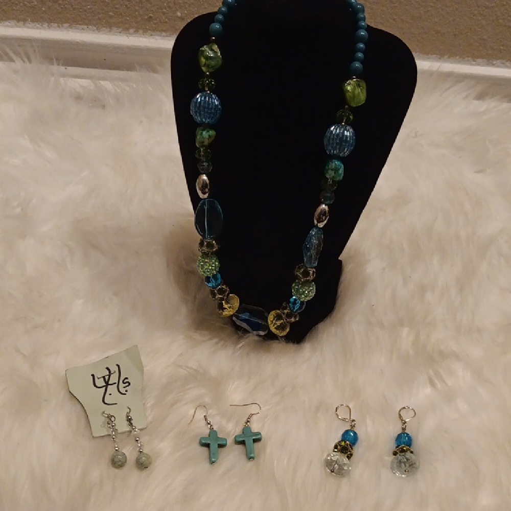 Elegant Blue and Green Beaded Necklace and Earring Set